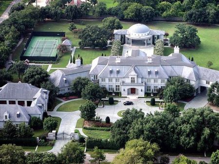 In 1999, Mark Cuban purchased a $13 million worth mansion in the Preston Hollow neighborhood of Dallas, Texas.